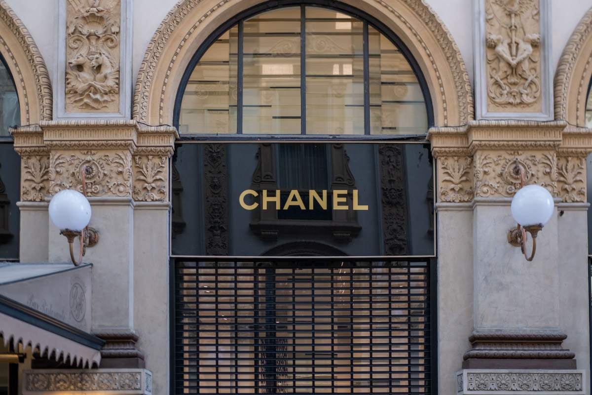 Justiça proíbe reaproveitamento de peças da Chanel; entenda o caso