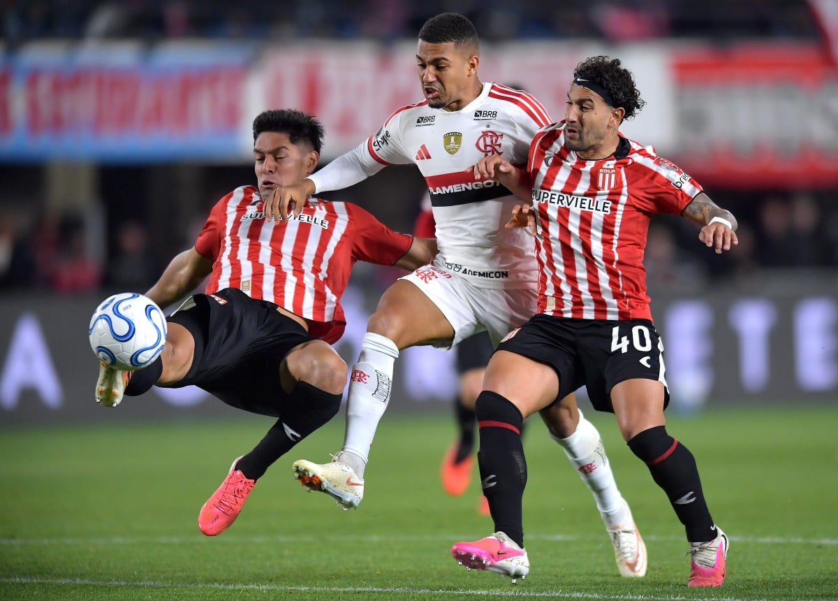 Libertadores: Estudiantes e Flamengo empatam sem gols na ida da semifinal
