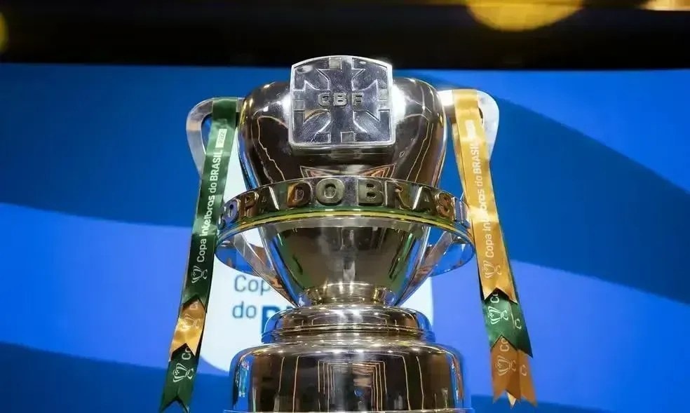 Fluminense vence Flamengo e larga em vantagem na Copa do Brasil Feminina