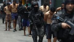 'As gangues, as armas e a batalha pelo Brasil': jornal britânico destaca protagonismo da violência de facções criminosas na eleição