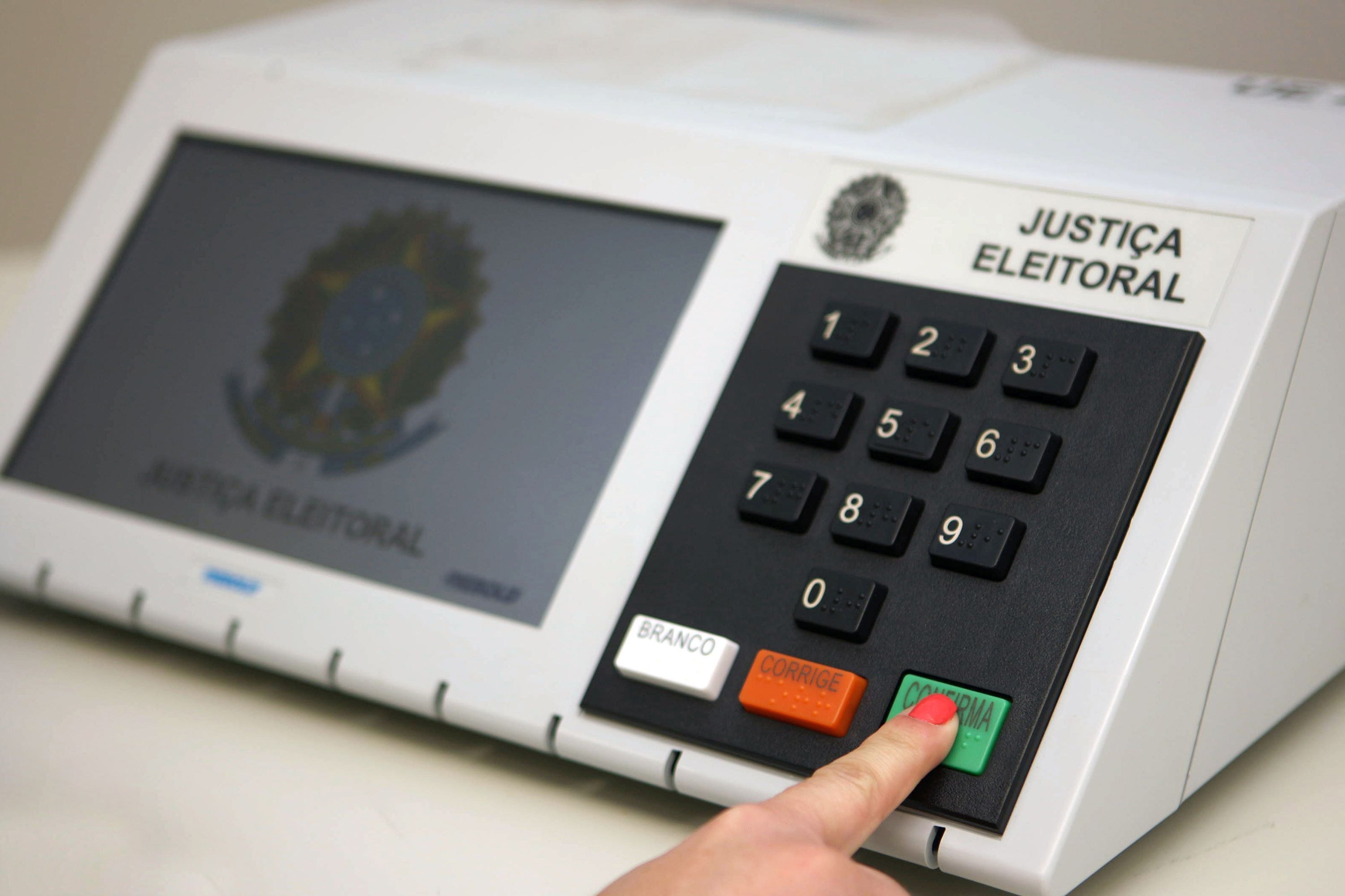 Votos de legenda somam 4,73% dos válidos em 2026, menor da série desde 1998