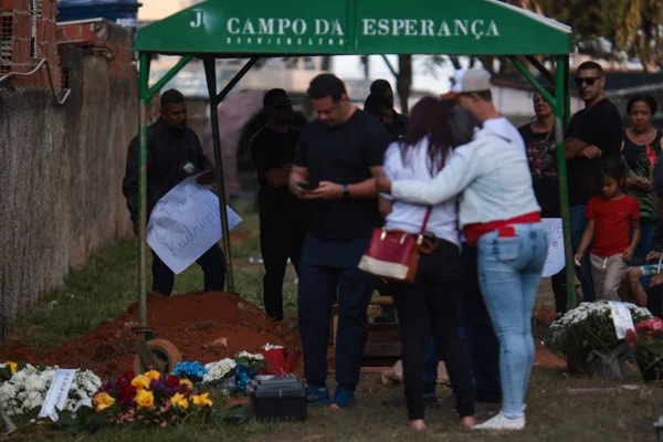 Segurança do HBDF para homem morto sem atendimento: "Levanta, cara"