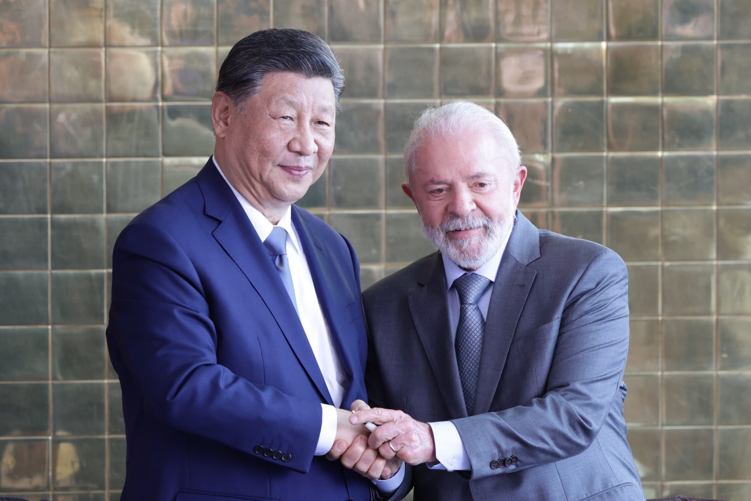 China defende eleições no Brasil e exalta relação entre Lula e Xi Jinping
