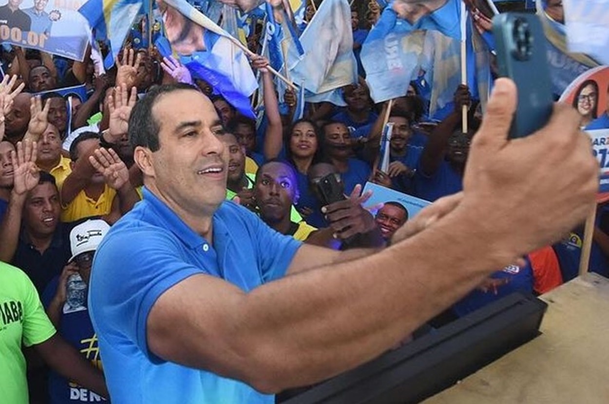 Prefeito defende secretário alvo do TRE e diz que ele volta de Paris na 2ª