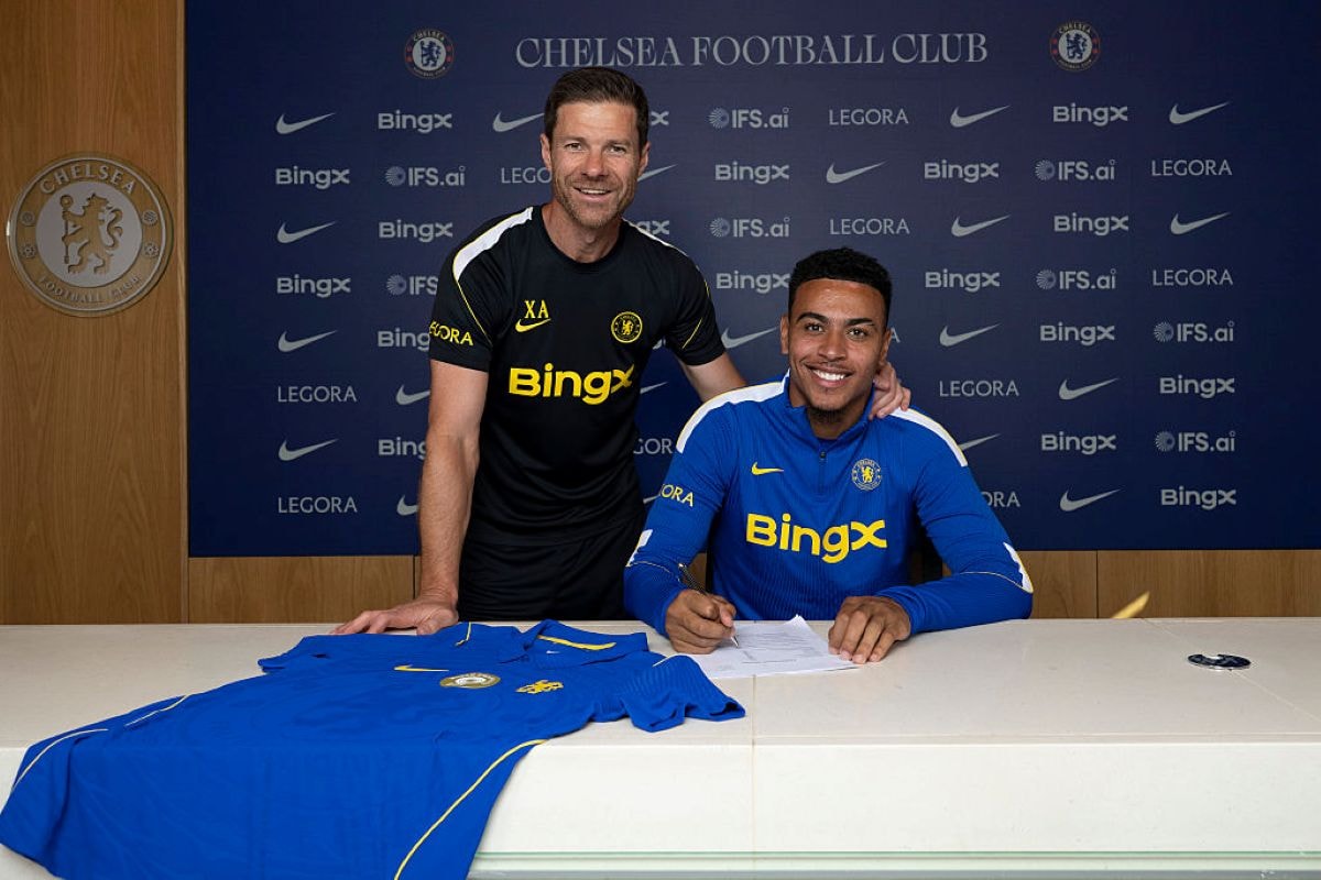 Chelsea confirma a chegada de Morgan Rogers como novo reforço