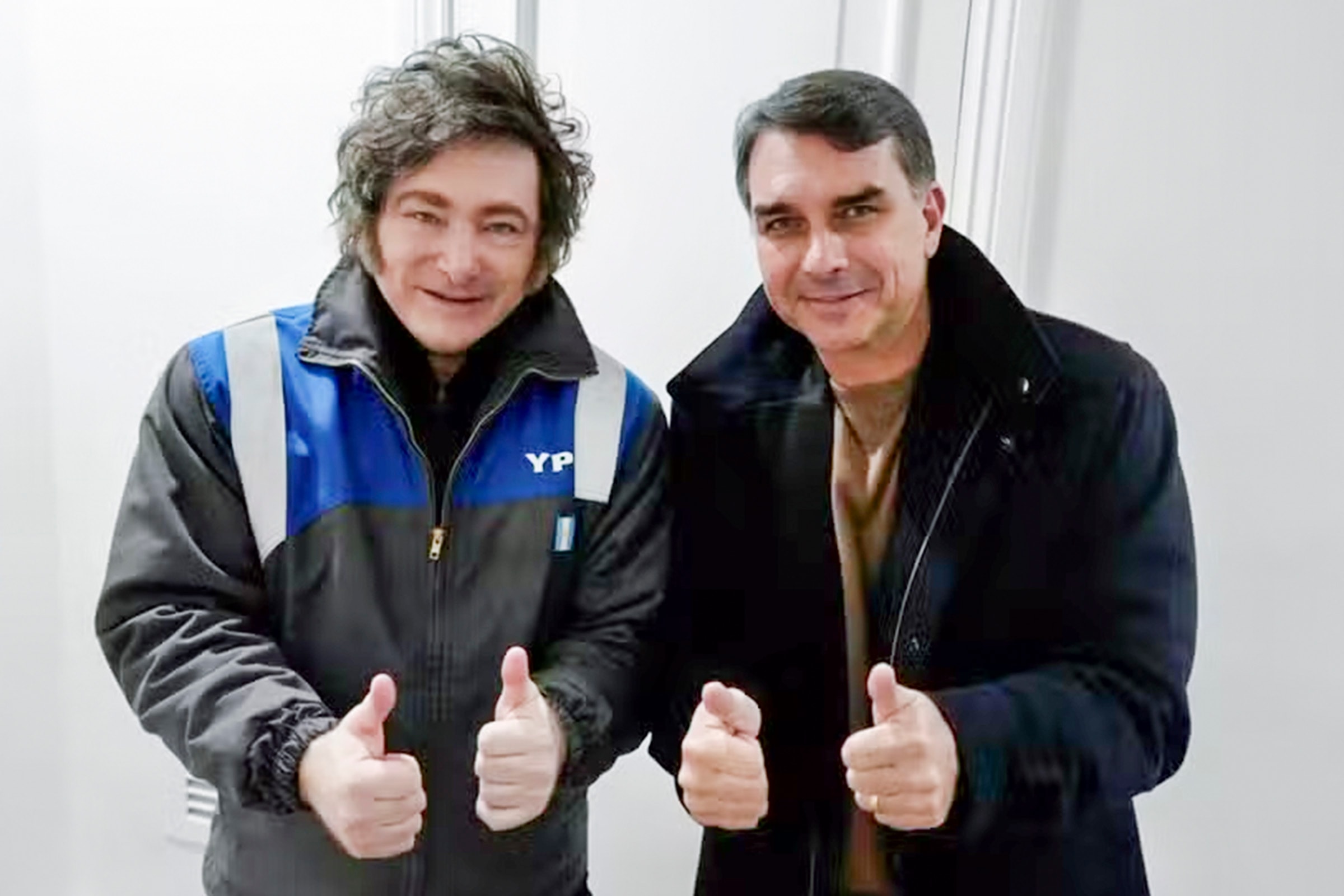Flávio se reúne com Milei e diz que "onda azul" chegará ao Brasil