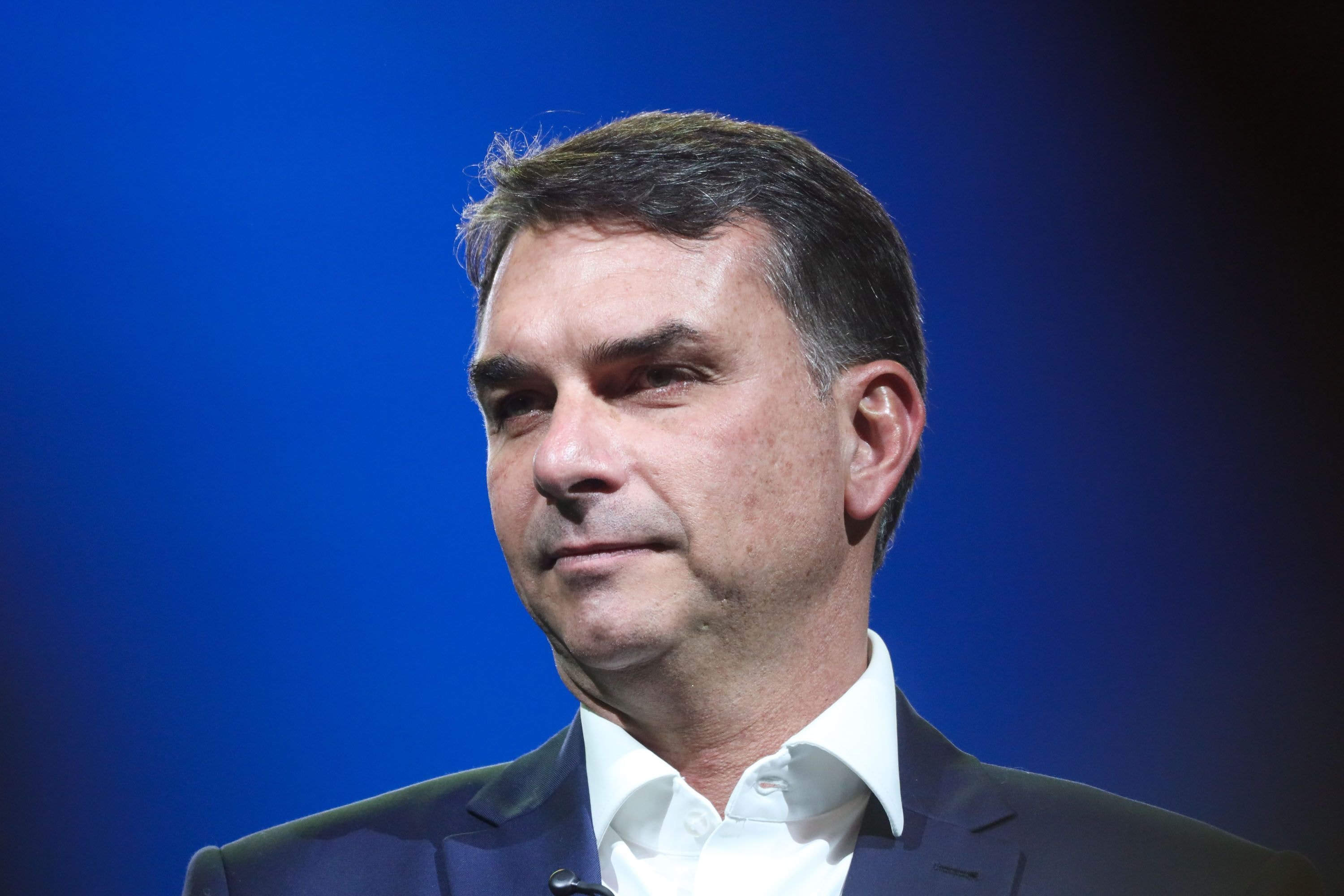 Flávio Bolsonaro sobre ter o pai como ministro: “Depende dele”
