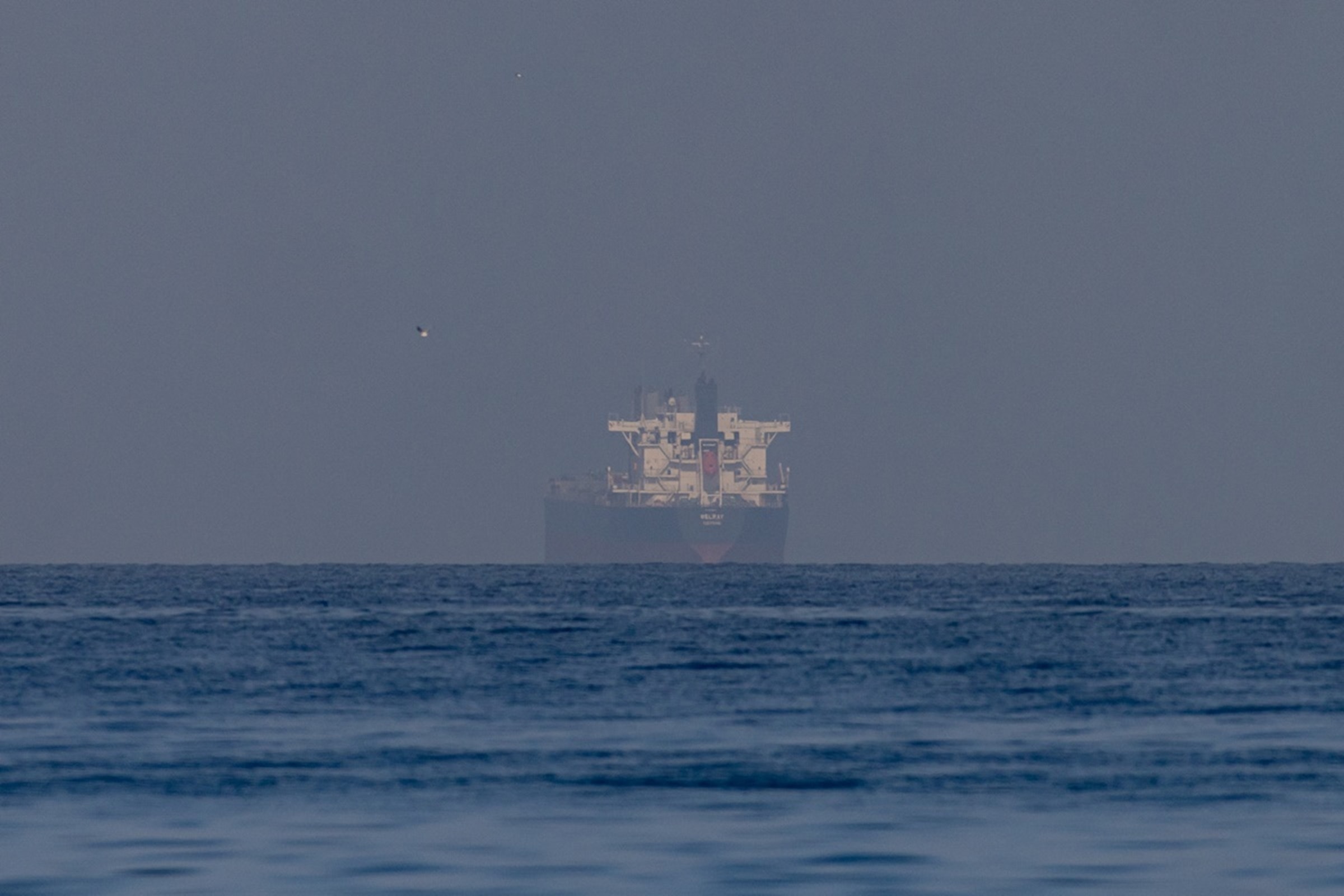 Vazamento de petróleo provoca fechamento de praias nos Emirados Árabes