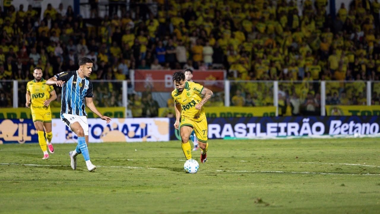 Fluminense reage nos acréscimos e empata com o Bragantino no Brasileirão