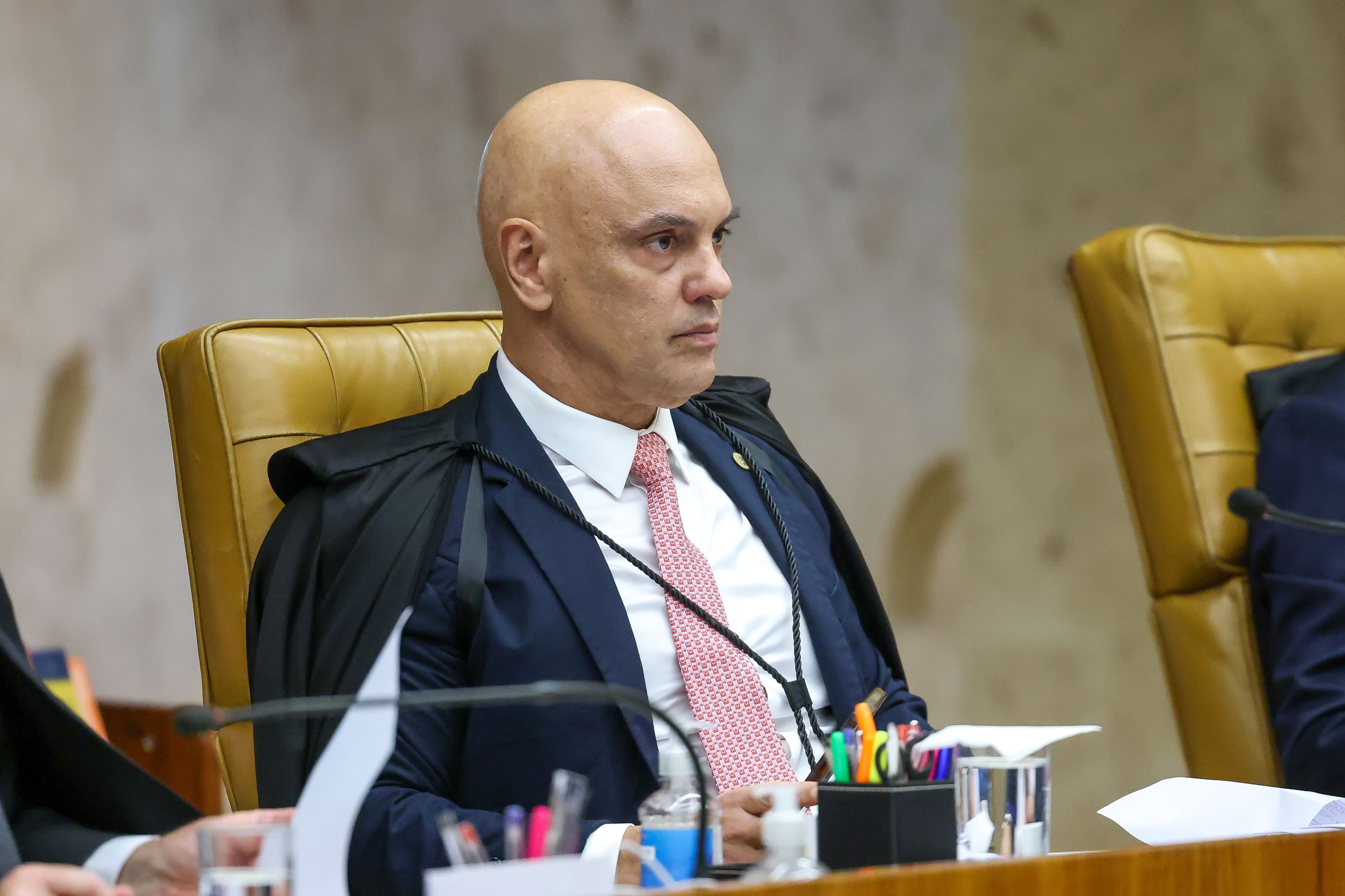 Nas redes, rejeição a Moraes supera polarização crescente sobre Mendonça