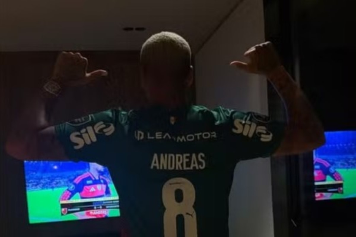 Deyverson comemora eliminação do Flamengo com camisa de Andreas Pereira