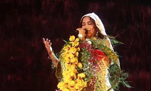 Anitta encanta com cultura afro-brasileira em show em Salvador; FOTOS
