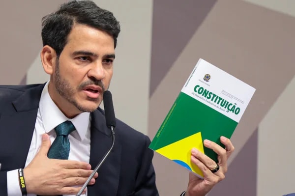 Sem citar PF, Messias defende atuação da AGU diante de crise institucional