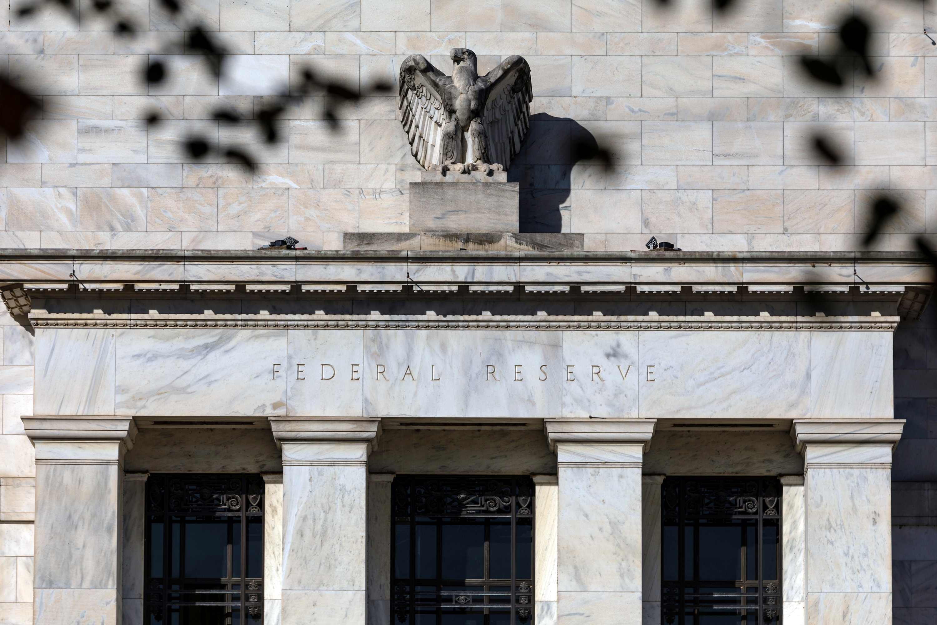 Choque prolongado pode impor política monetária mais restritiva, diz dirigente do Fed