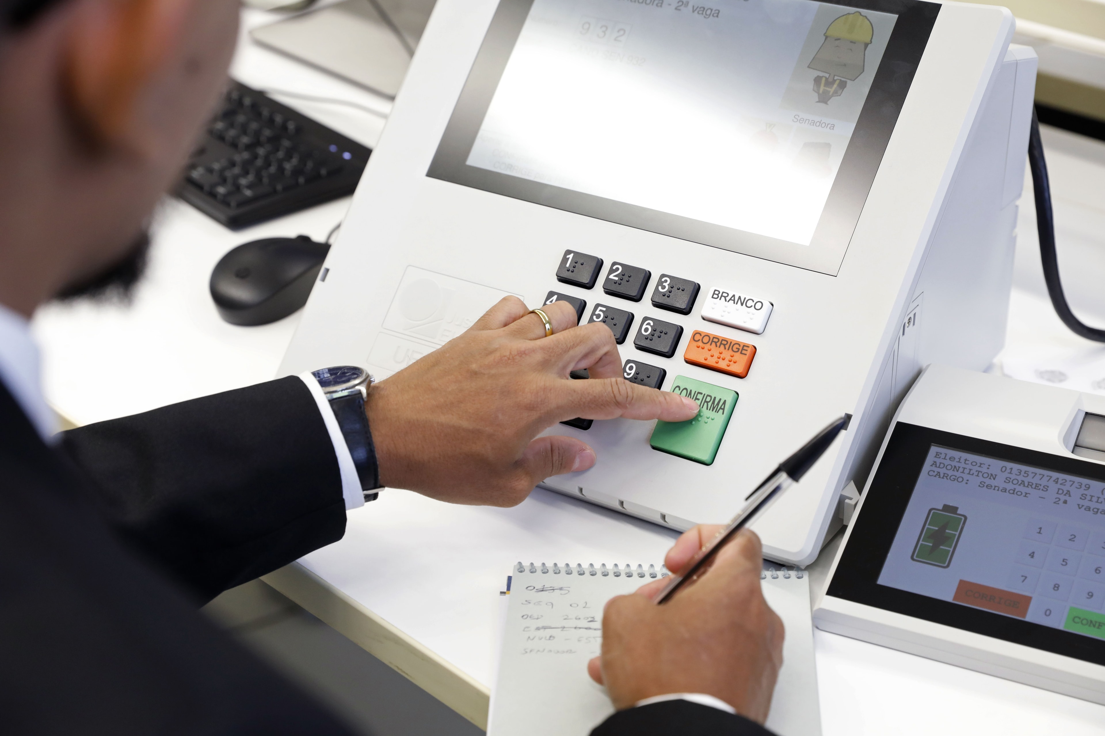 CNT/MDA: Lula é rejeitado por 47,4%; Flávio, por 47,3%
