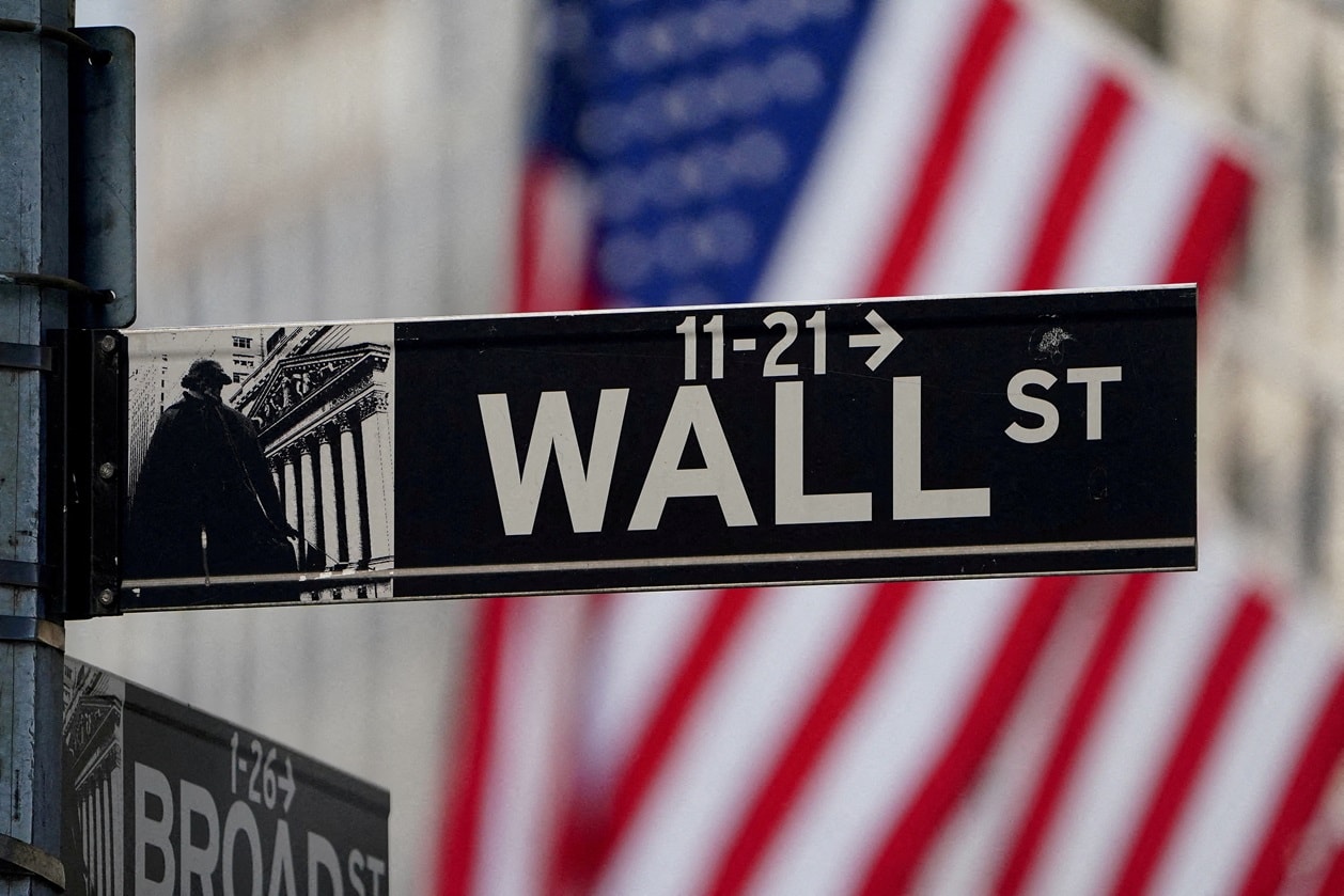 Bolsas de NY fecham em alta com deflação no CPI, Trump e bancos; IBM tomba