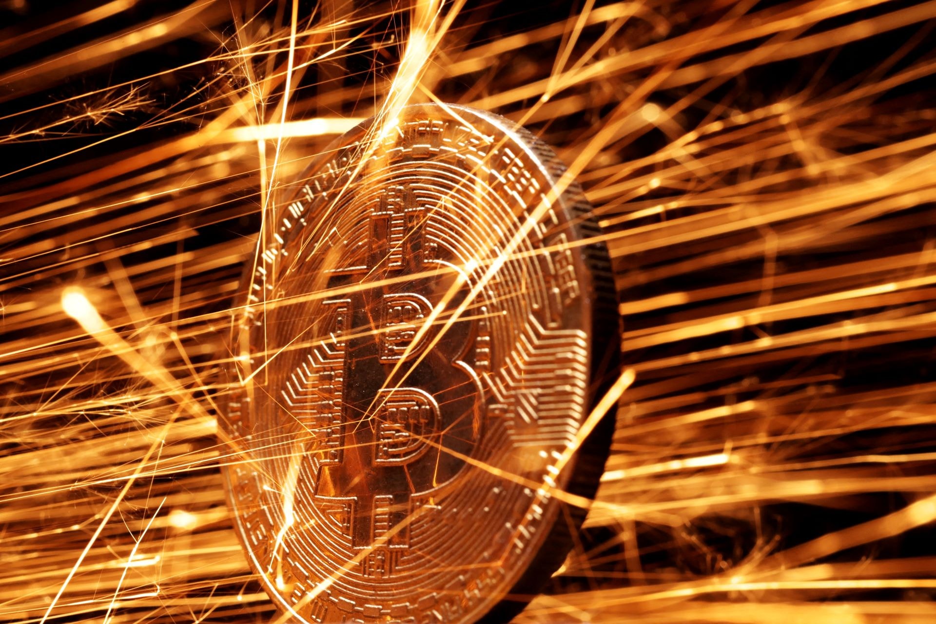 Bitcoin ultrapassa US$ 65 mil com alívio na inflação nos EUA