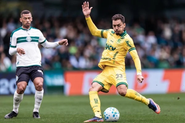 Brasileirão: Mirassol marca no fim e vence Coritiba no Couto Pereira