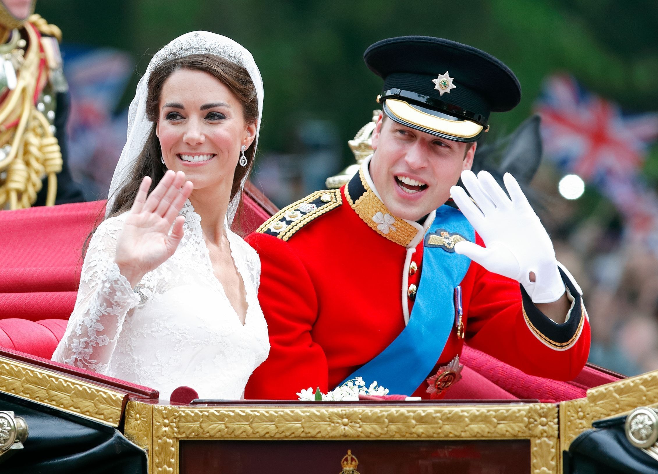 William e Kate divulgam foto em família para comemorar 15 anos de casamento