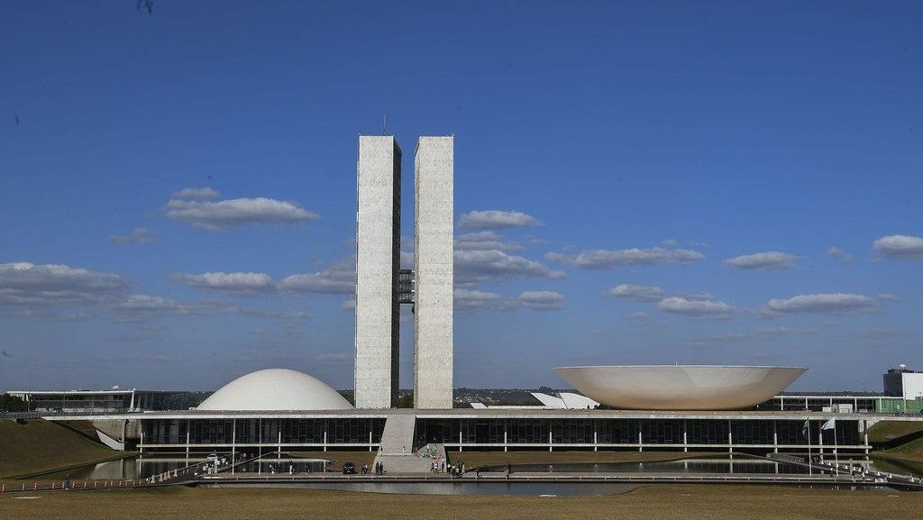 Para acelerar 6×1, Hugo convoca sessões do plenário ao longo de toda semana