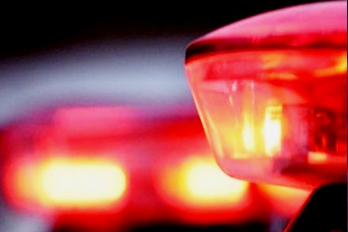 Homem ataca vítima a pauladas e golpes de facão dentro de feira no DF