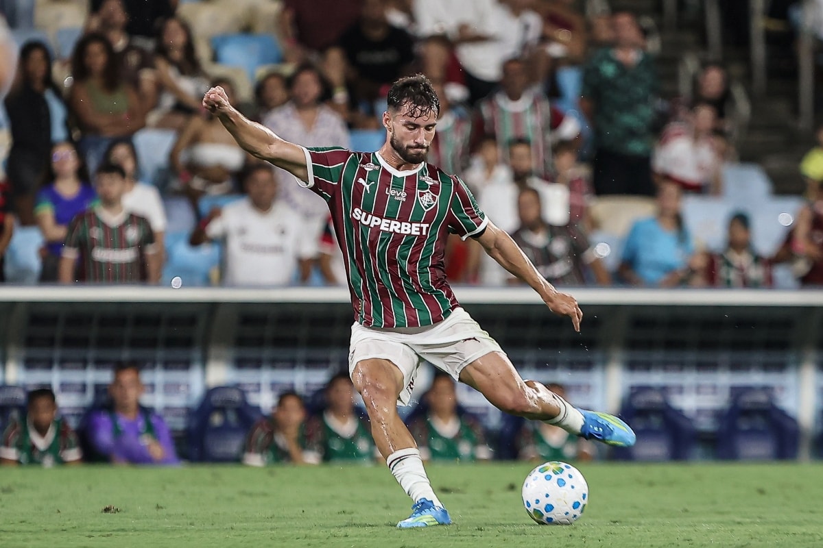 Fluminense atualiza situação de Martinelli após jogador sair machucado
