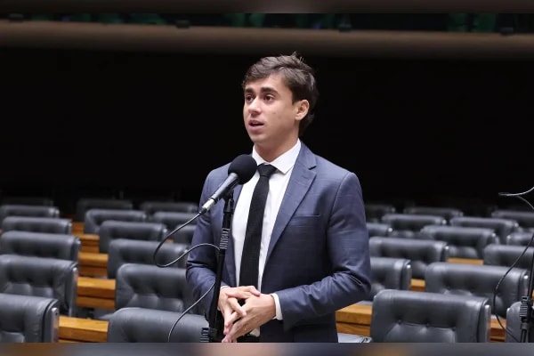 Nikolas Ferreira divulga vídeo nas redes sobre investigação contra Lulinha