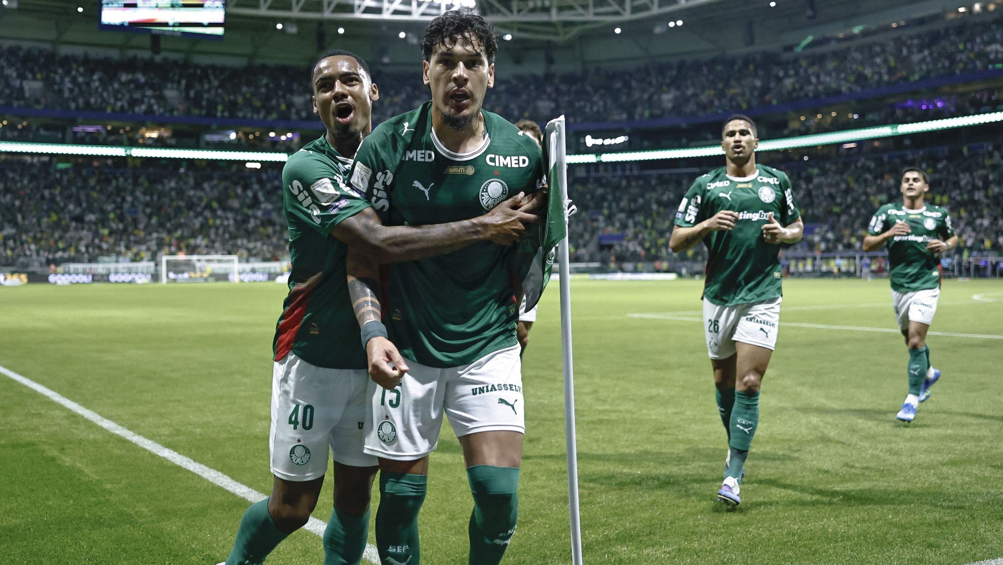 Jogador do Botafogo rebate críticas em meio a negociações com o Palmeiras