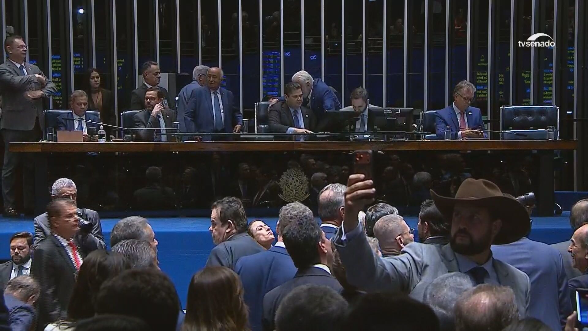Magno Malta é internado em Brasília após desmaiar a caminho do Senado