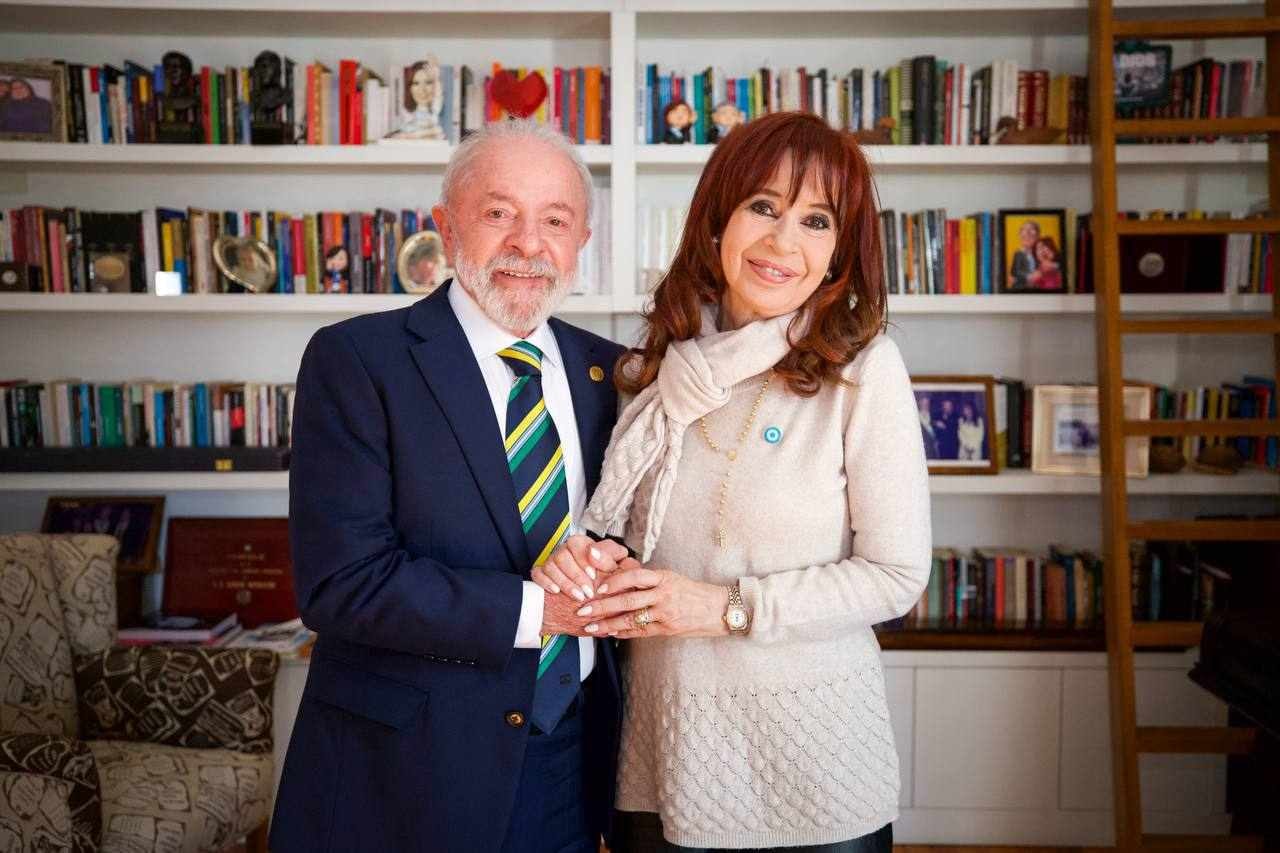 Cristina Kirchner, ex-presidente da Argentina, parabeniza Lula por vitória