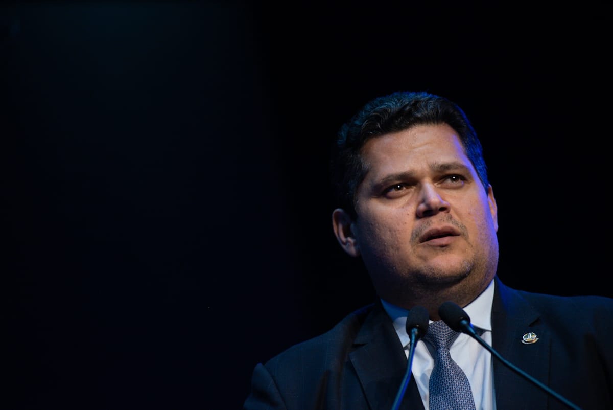 O senador que não fala com Alcolumbre desde a derrota de Messias