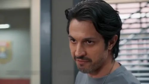 Três Graças: Ferette dá golpe de mestre para tirar Paulinho da polícia