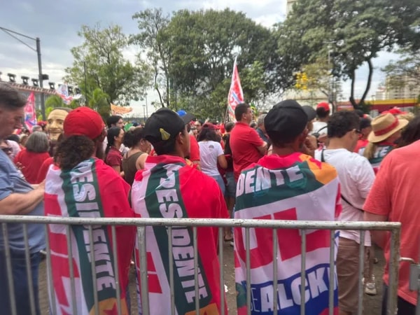 “Estamos em guerra”: Tebet convoca mulheres contra Flávio e Tarcísio