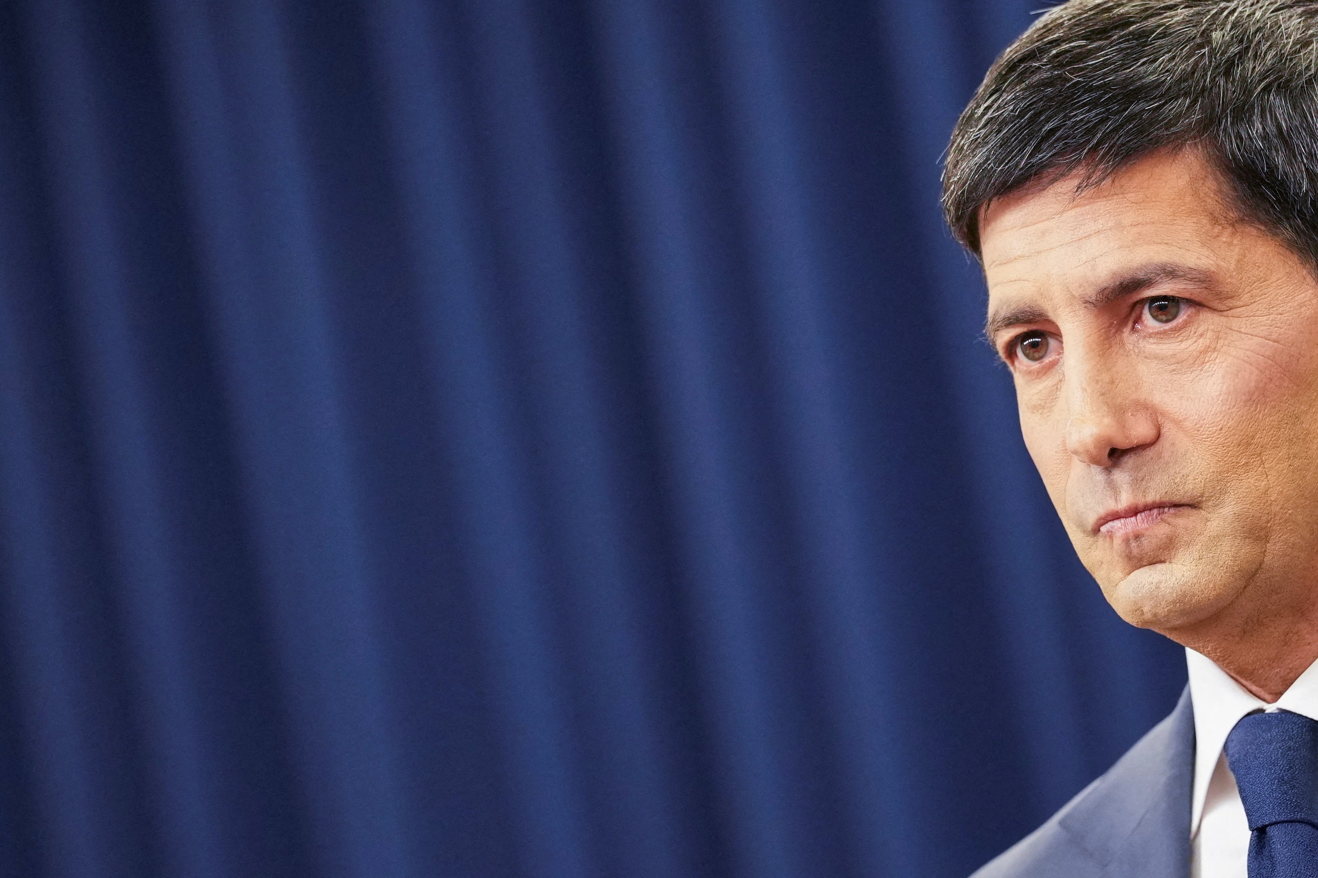 Warsh diz que BC decidirá se IA será inflacionária e defende independência do Fed