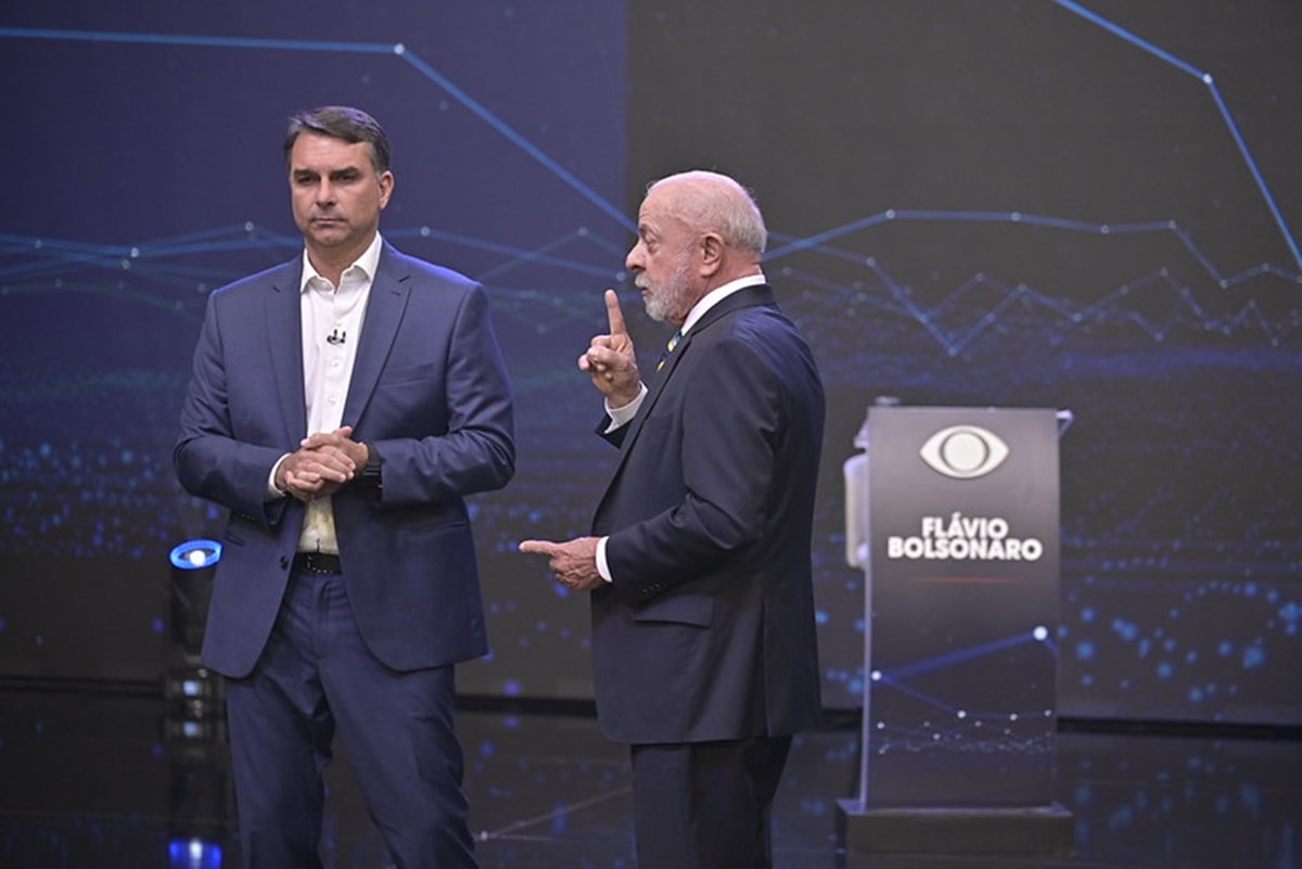 Petistas defendem Lula como presidente e não como candidato no debate