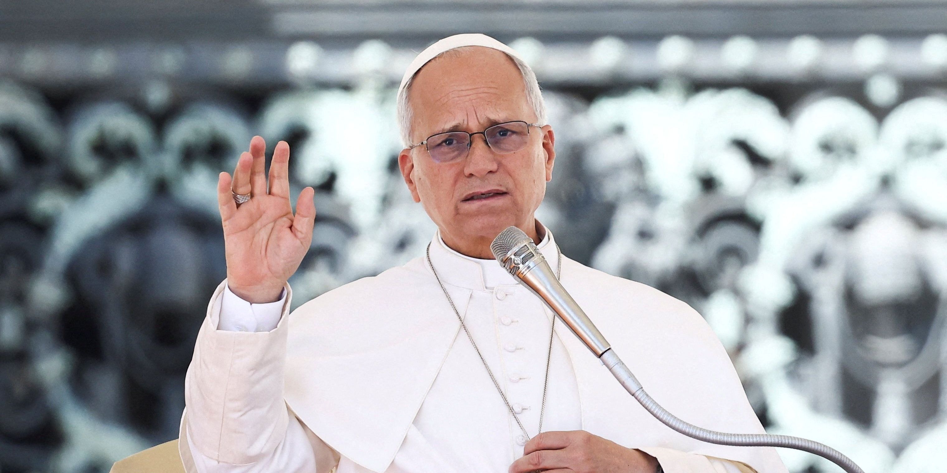 Papa Leão XIV realiza oração no Vaticano após alta do hospital