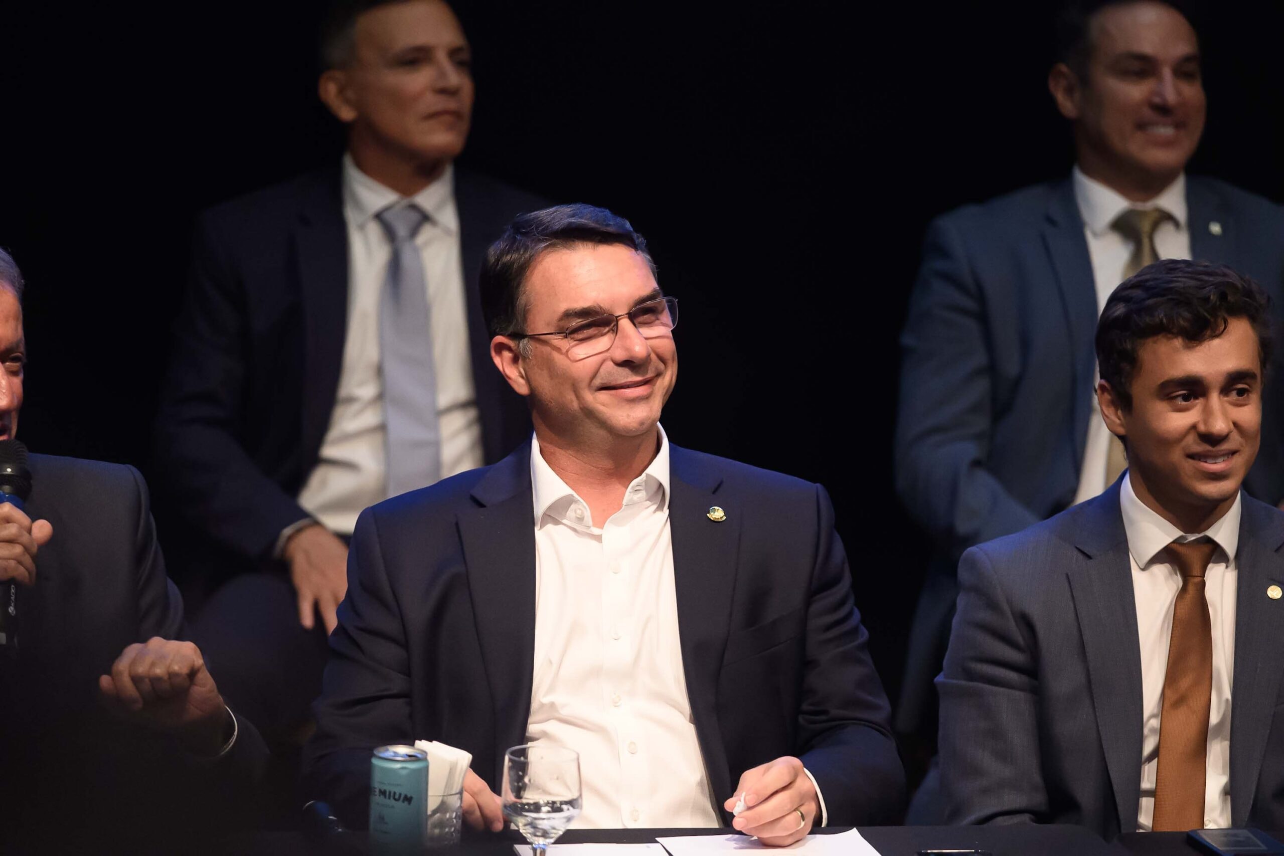 Nikolas vê um perfil ideal para a vice de Flávio Bolsonaro