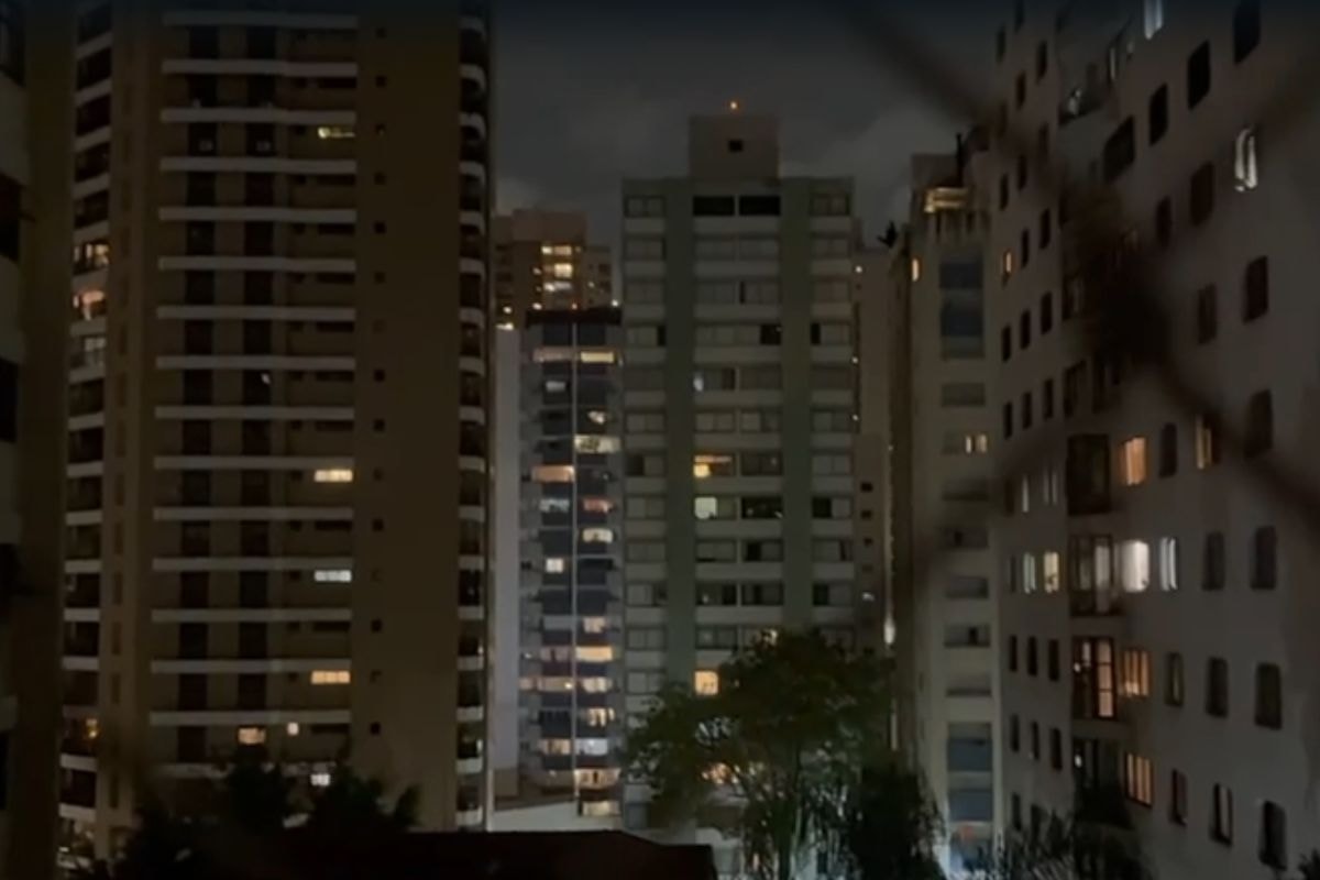 Bairros de São Paulo têm panelaço por sabatina de Flávio Bolsonaro no JN