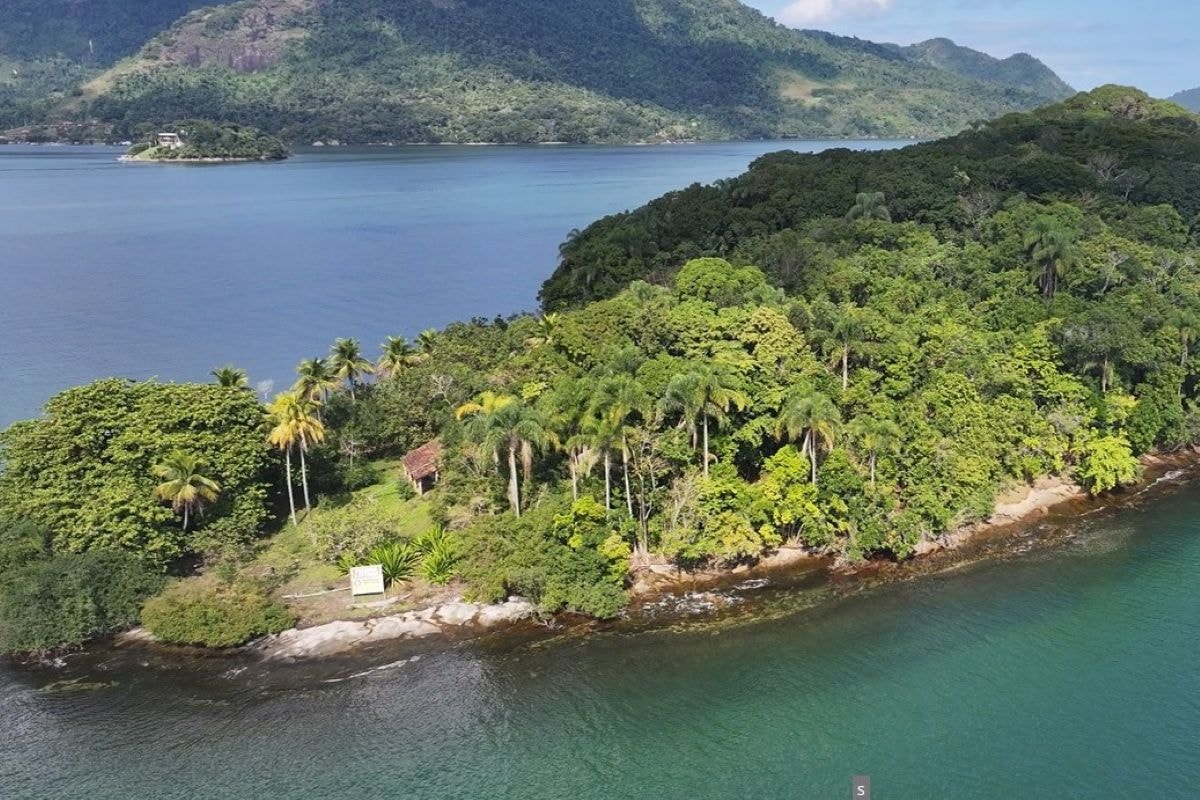 Willer Tomaz impede leilão e põe ilha em Angra à venda por R$ 17 milhões