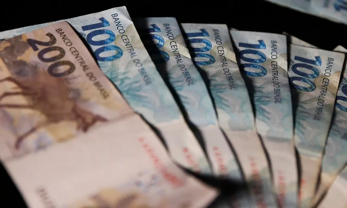 Receita paga cashback do Imposto de Renda hoje; veja que recebe restituição especial