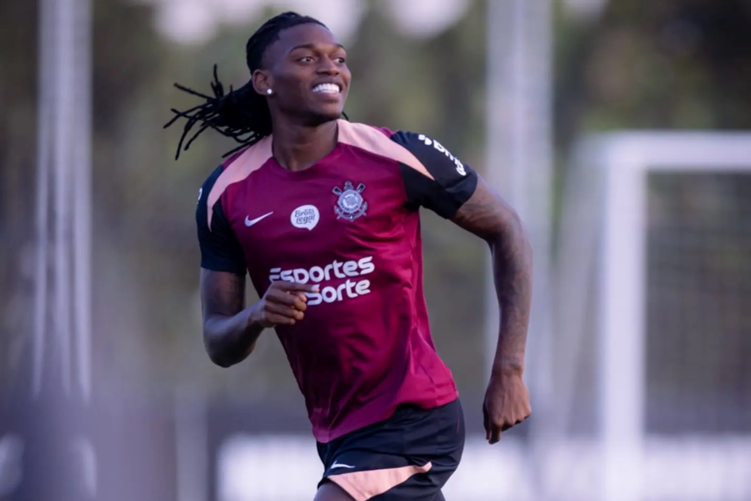 Após Copa do Mundo, Rafael Leão, do Milan, treina no CT do Corinthians