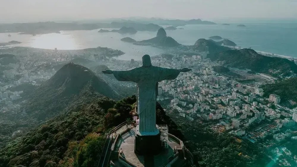 Gastos de turistas internacionais batem recorde no Brasil em 2026