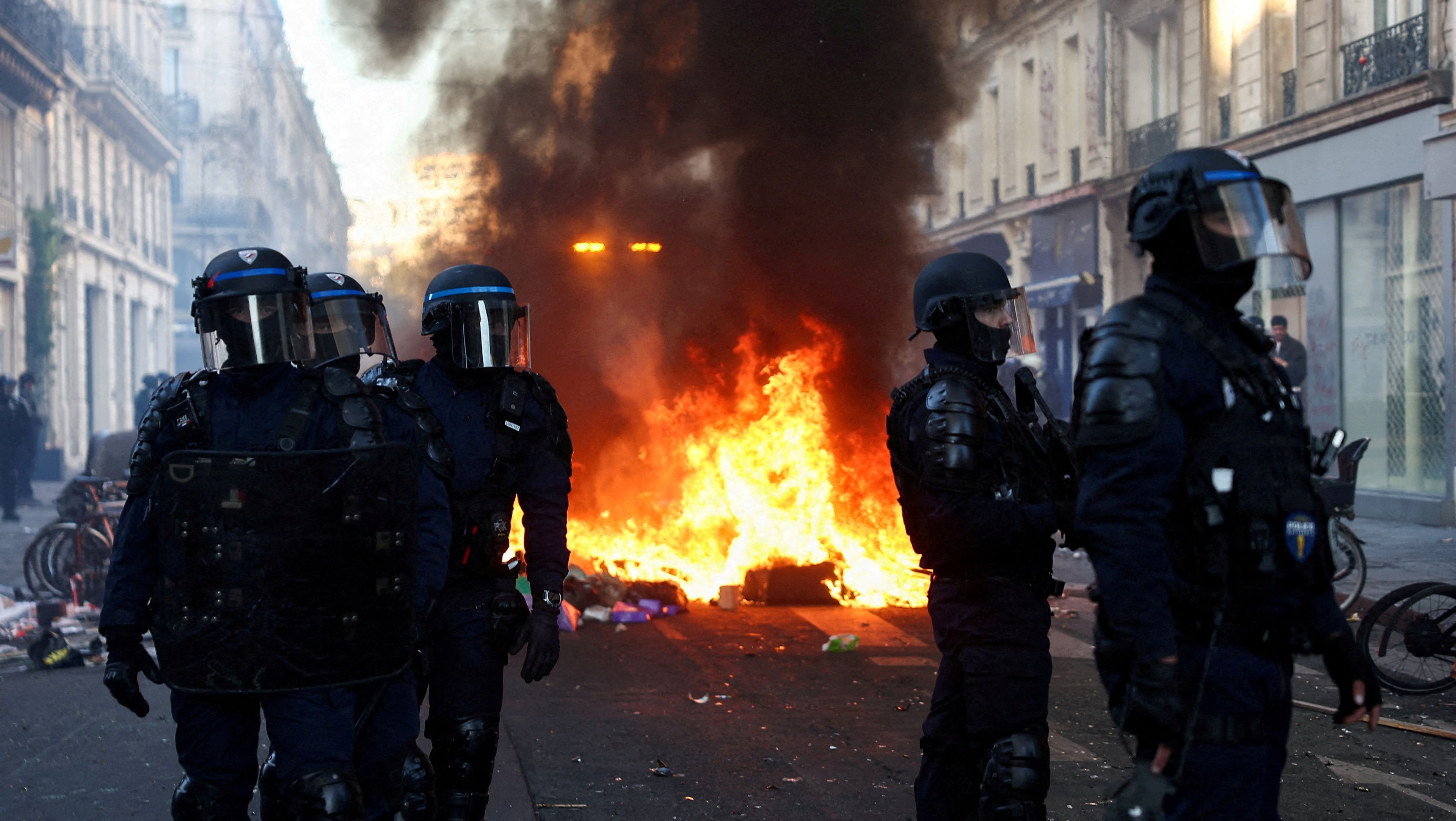 Caos na França: 2.700 pessoas foram detidas em meio a protestos e saques