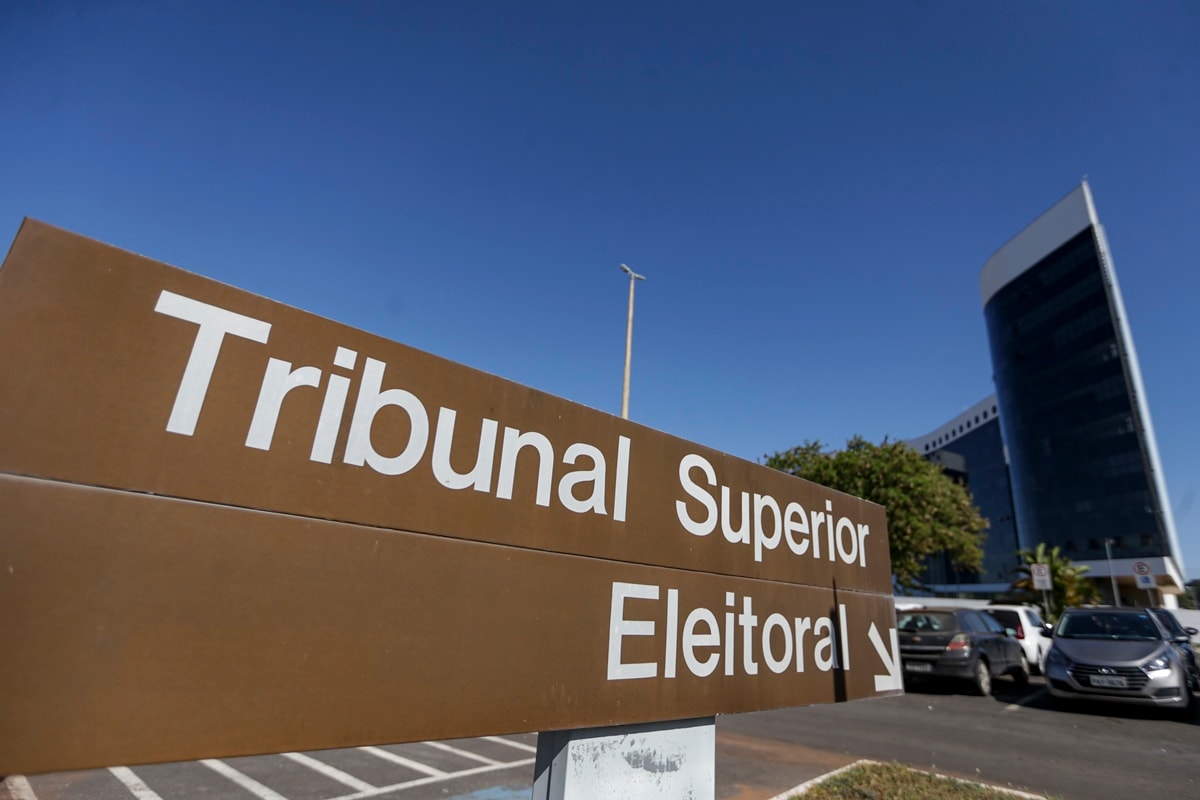 Campanha de Lula pede ao TSE inelegibilidade de Flávio por abuso econômico