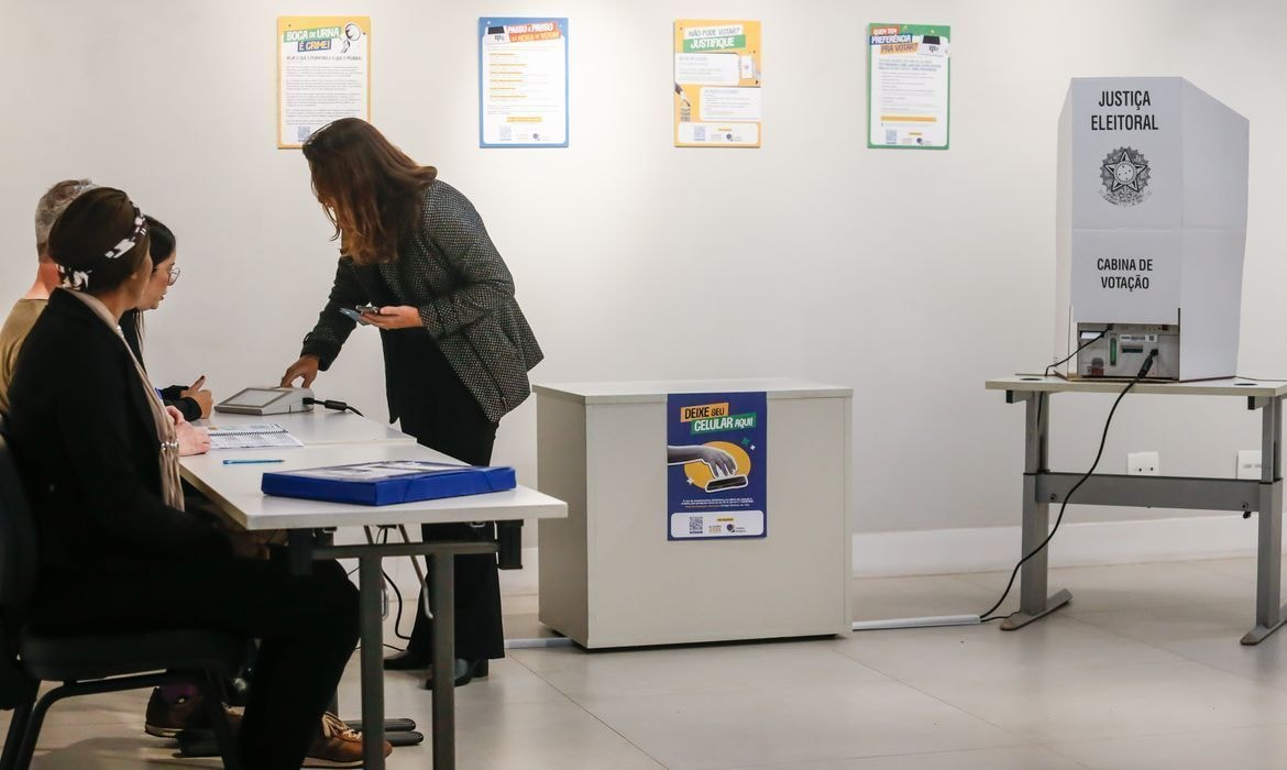 Especialistas veem desafio em abstenções e destacam papel dos indecisos