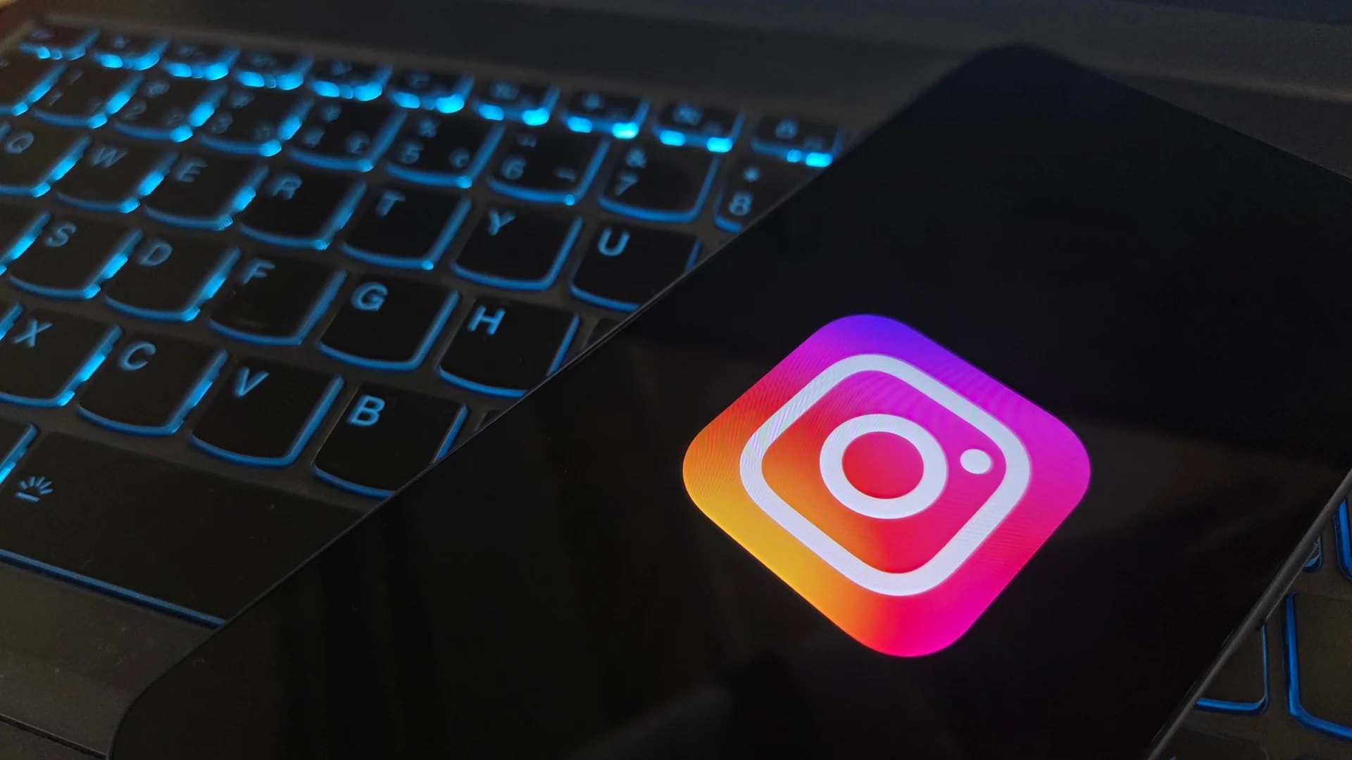 Quando novas regras e restrições do Instagram e Facebook vão começar no Brasil?