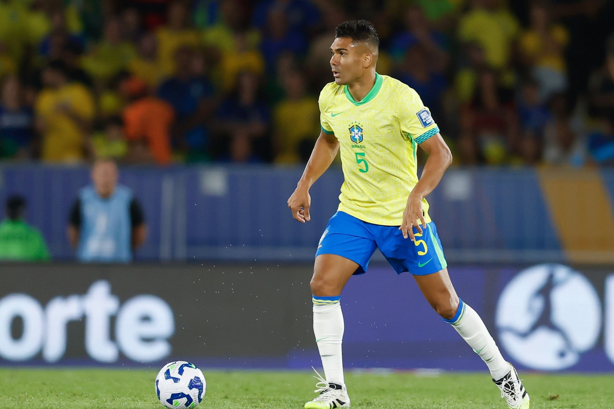 Casemiro marca de cabeça e coloca o Brasil na frente do placar; veja