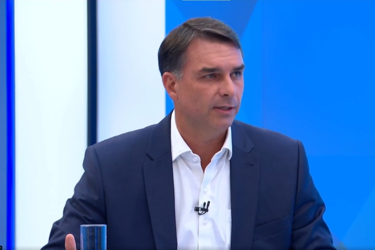 Flávio promete que não vai reverter fim da escala 6x1 se for eleito