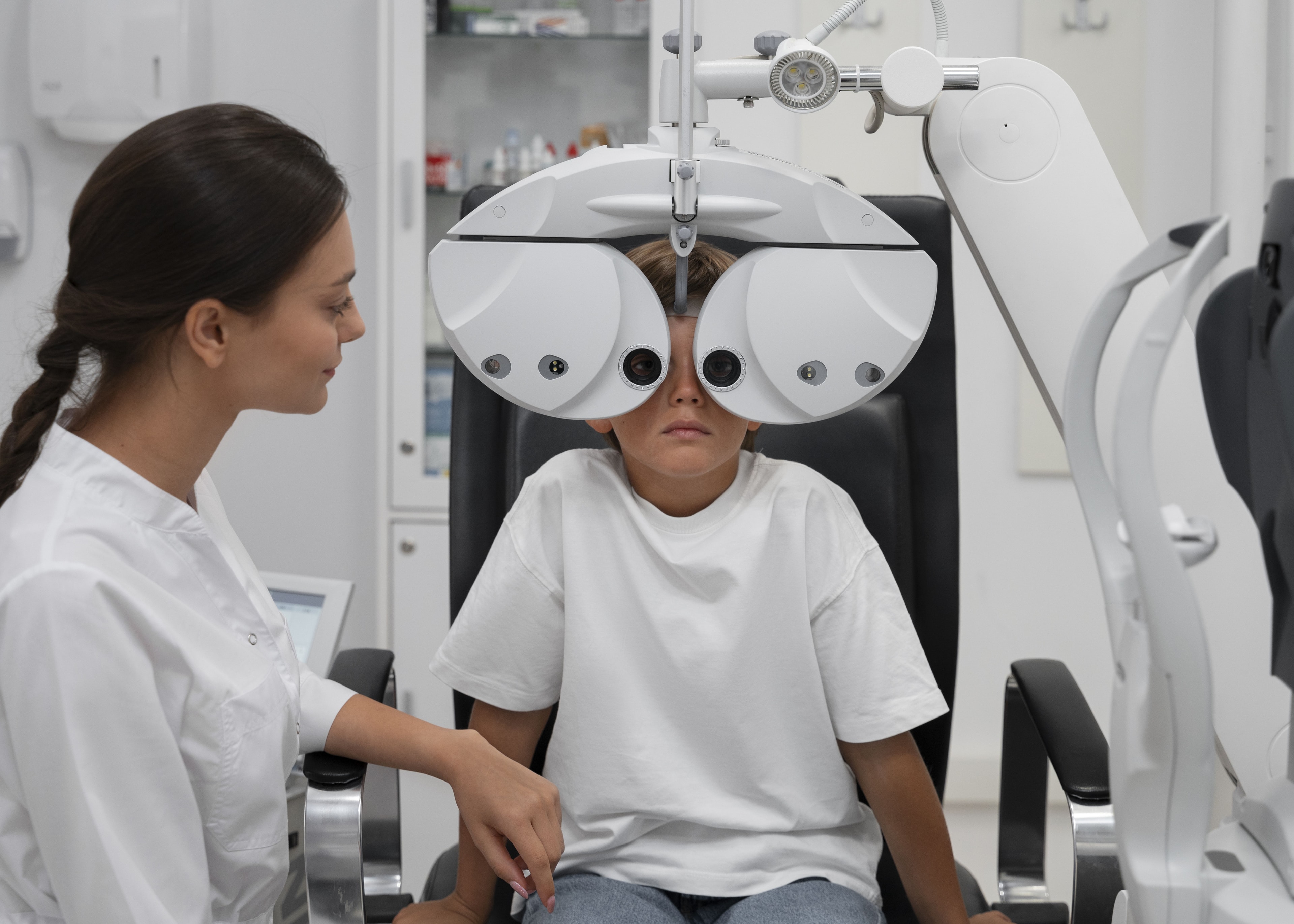 Médicos dizem que coçar os olhos pode indicar avanço de doenças crônica