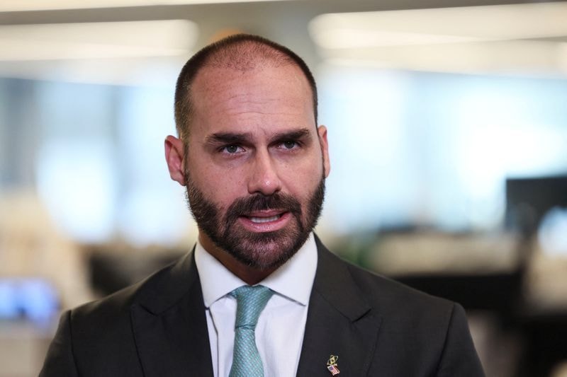Investigação contra Carlos e antiga cúpula da Abin segue na 1ª instância